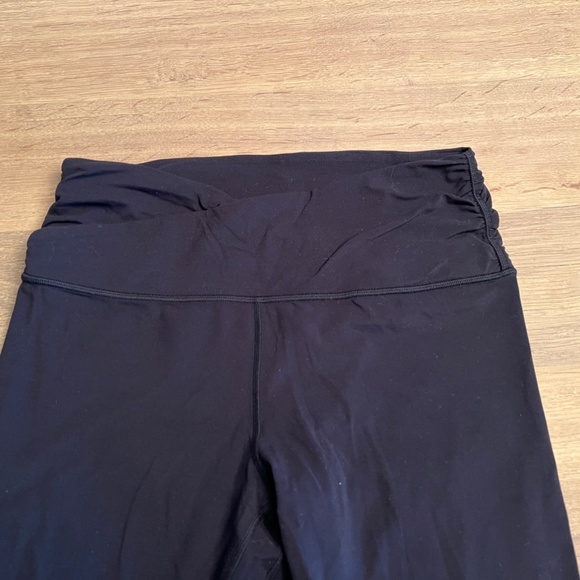 Lululemon Black Capri - Size 10 - Picture 2 of 6